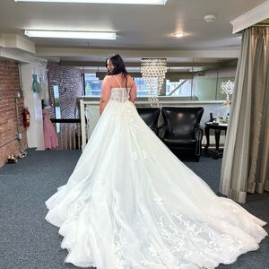 Beautiful Martina Liana Wedding Dress